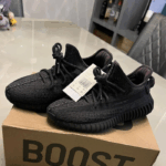 Avaliação de Yeezy Boost 350 V2 Black Non-Reflective – Tênis Preto Unissex por Joan P.