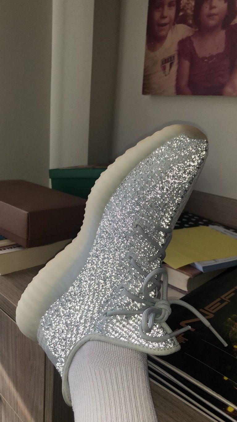 Avaliação de Yeezy Boost 350 V2 Cloud White Reflective – Tênis Azul Unissex por Mariana S.