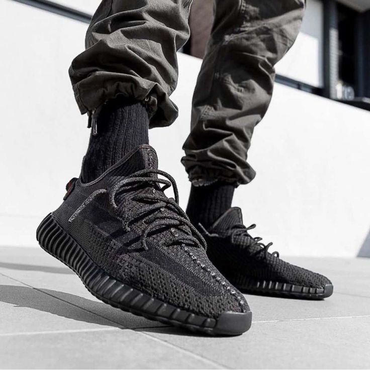 Yeezy Boost 350 V2 Black Non-Reflective 16 Yeezy Boost 350 V2 Black Non‑Reflective – vista lateral completa