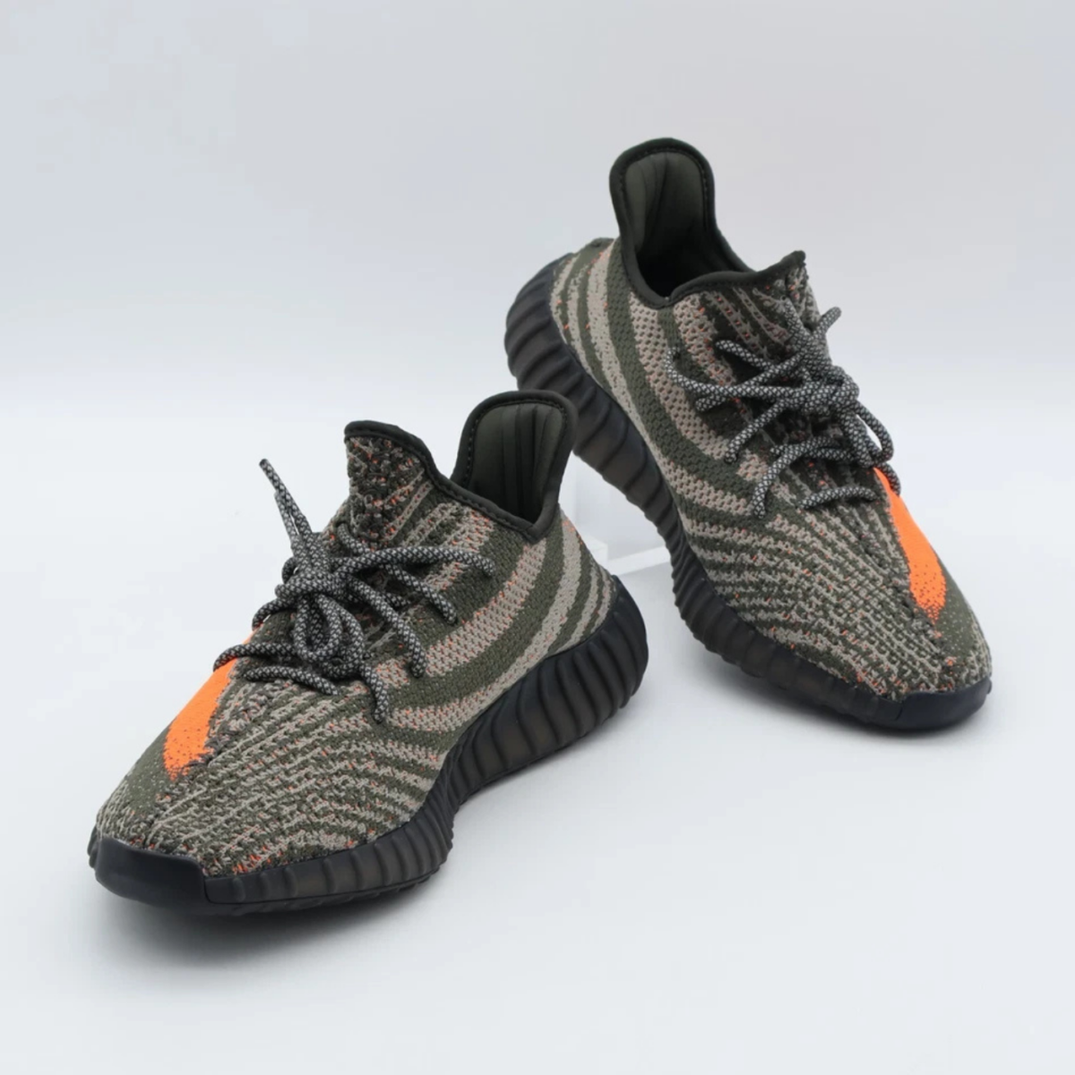 Yeezy Boost 350 V2 Carbon Beluga - vista frontal