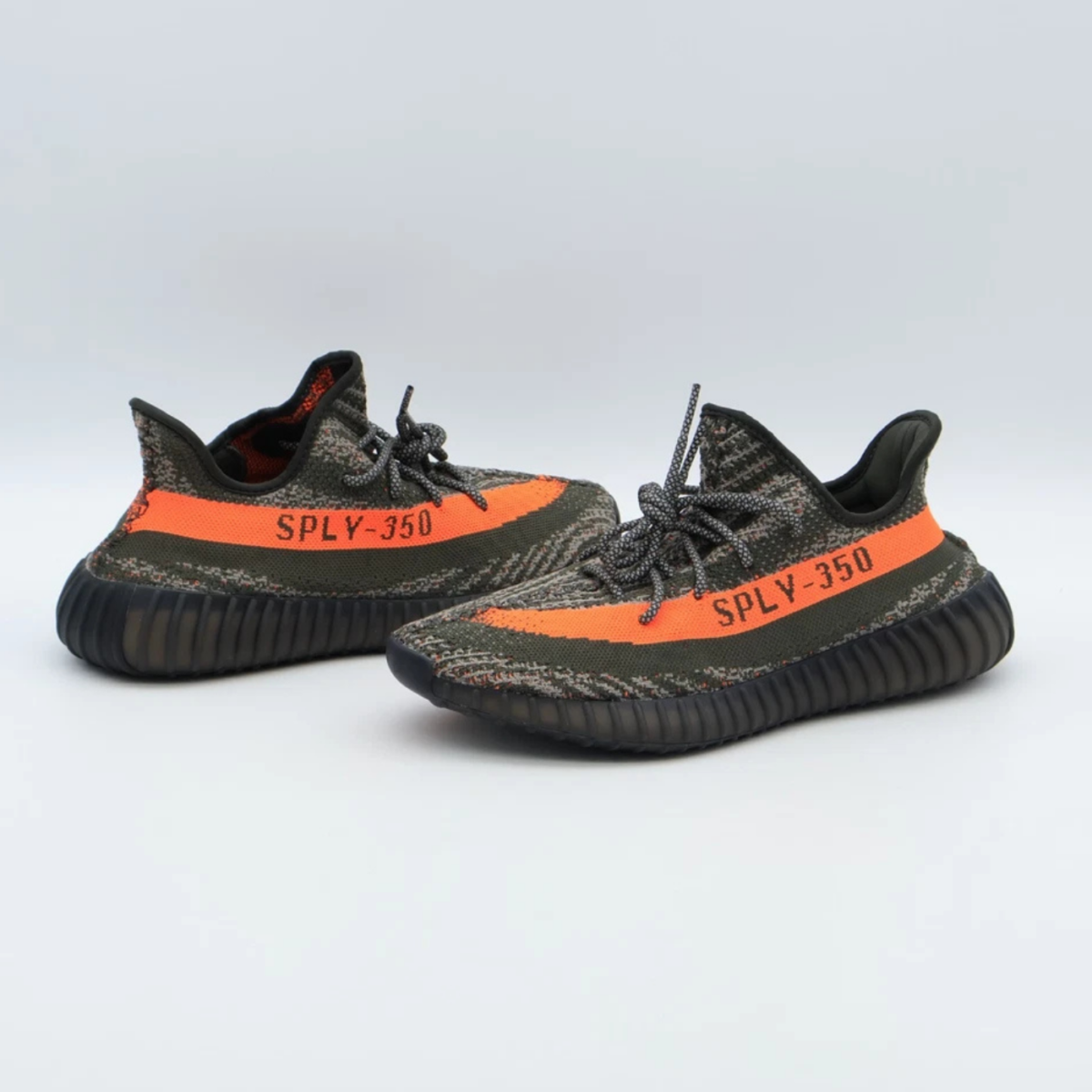 Yeezy Boost 350 V2 Carbon Beluga - vista lateral