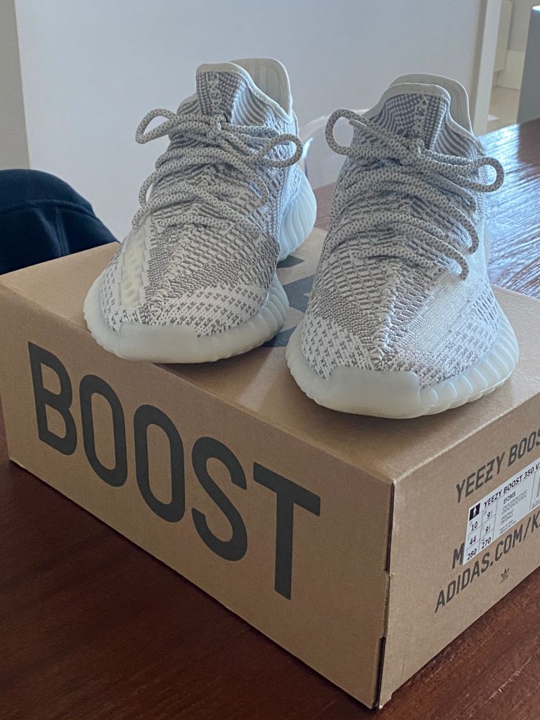 Avaliação de Yeezy Boost 350 V2 Static Non-Reflective – Tênis Cinza Unissex por Fernando C.