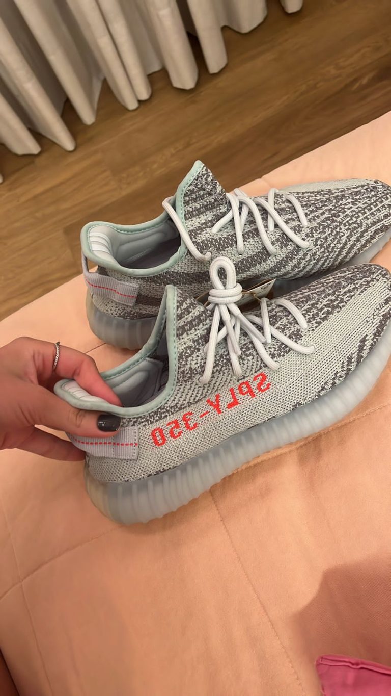 Avaliação de Yeezy Boost 350 V2 Blue Tint – Tênis Azul Unissex por Fernanda C.