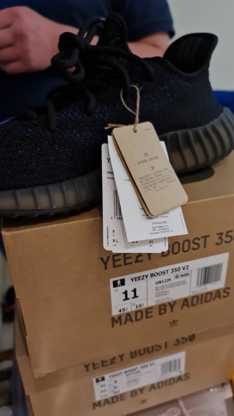 Avaliação de Yeezy Boost 350 V2 Dazzling Blue – Tênis Preto e Azul Unissex por Felipe M.