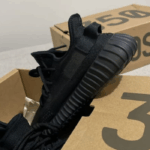 Avaliação de Yeezy Boost 350 V2 Onyx – Tênis Preto Unissex por Élcio C.
