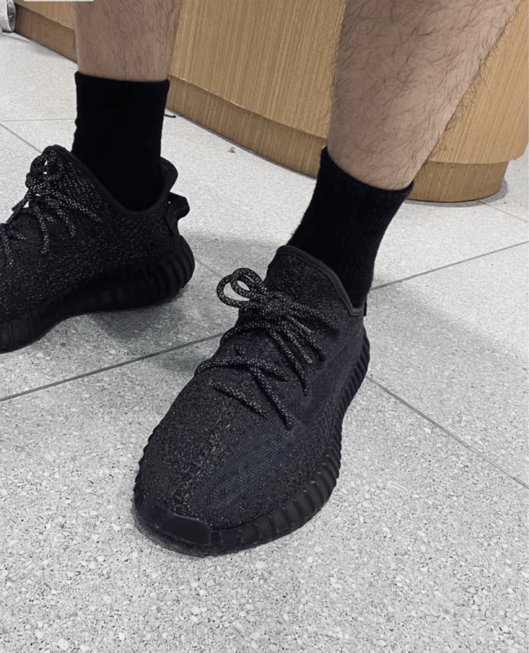 Avaliação de Yeezy Boost 350 V2 Black Reflective por Bianca S.