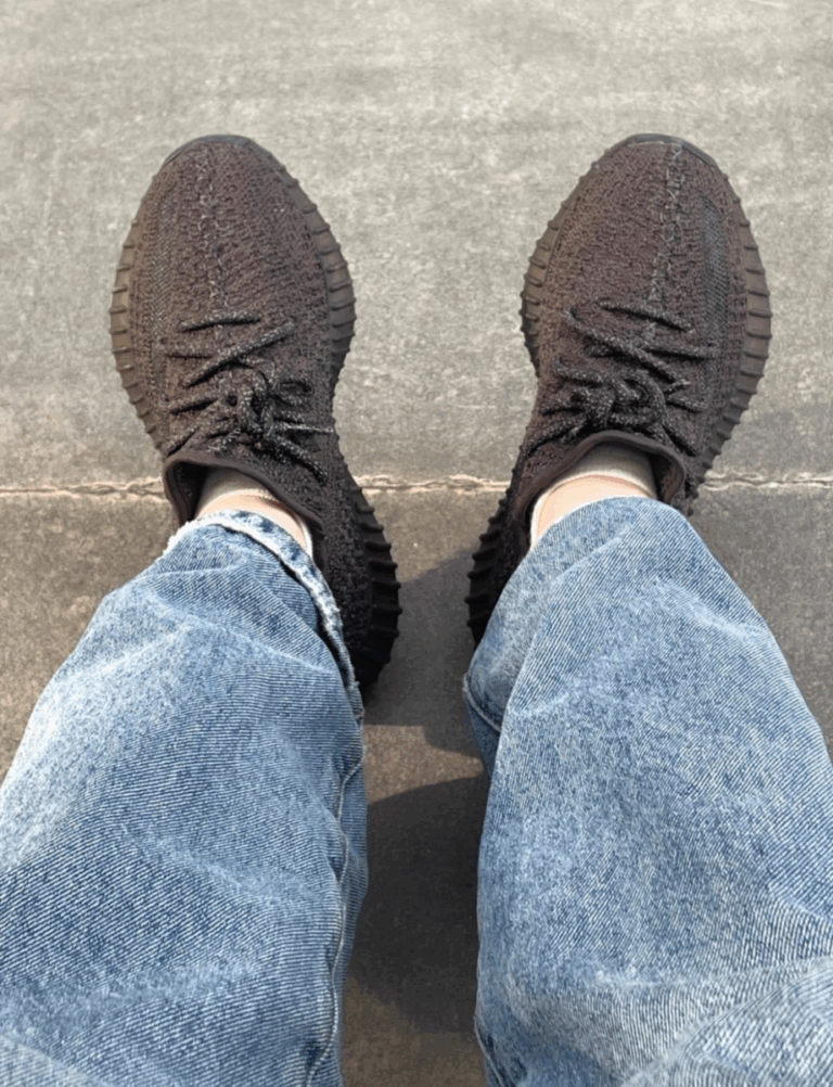 Avaliação de Yeezy Boost 350 V2 Black Non-Reflective por Rafaela P.