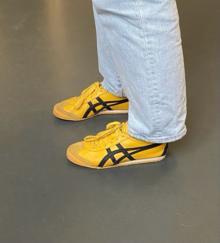 Onitsuka Tiger Mexico 66 Kill Bill 21 Onitsuka Tiger Mexico 66 Kill Bill - Detalhe com jeans