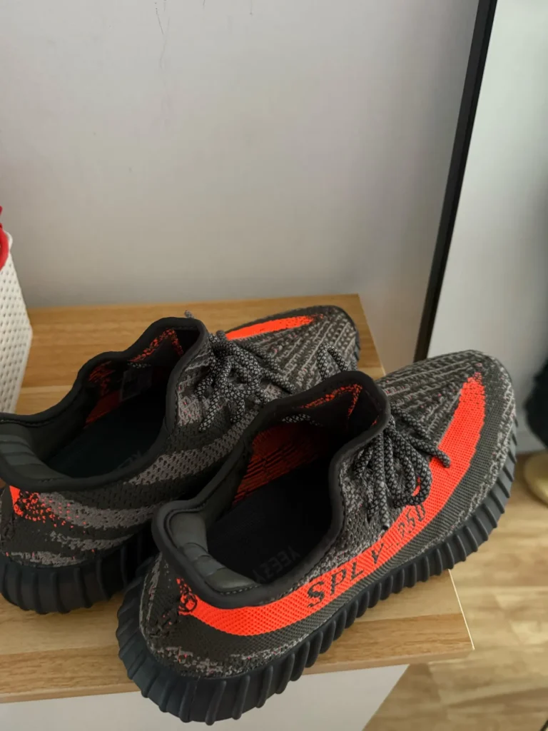 Avaliação de Yeezy Boost 350 V2 Carbon Beluga por Ana Beatriz