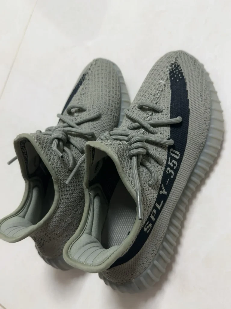 Avaliação de Yeezy Boost 350 V2 Granite por Mariana R.
