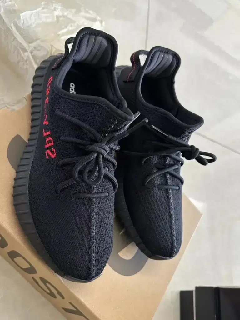 Avaliação de Yeezy Boost 350 V2 Bred por Patrícia A.