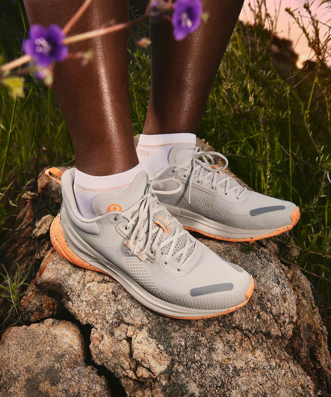 Detalhe do solado e design do Lululemon Blissfeel Trail Light Vapor